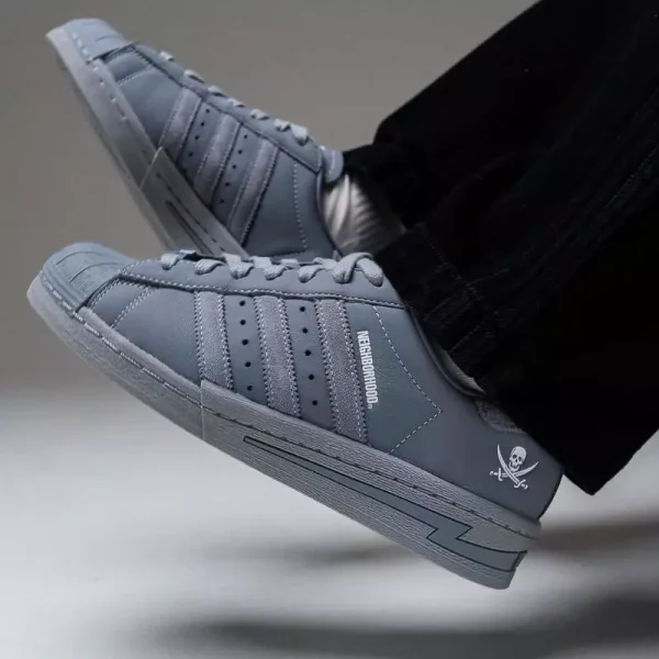 Tenis Zapatillas Adidas Superstar Neighborhood Con Diseño Sobrio Permite Combinarla 100% Importadas 50% De Descuento